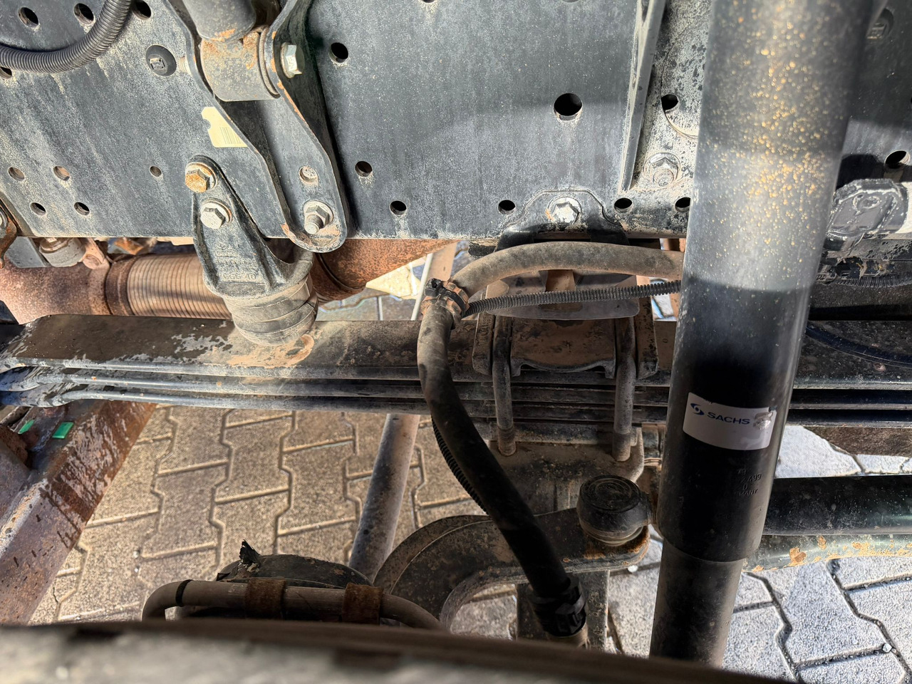 MAN TGS 18.440 Brock SL 280 2 Jumbo S 2 Seiten + HD | 12053 St. - Gatvių šlavimo mašina: foto 5 MAN TGS 18.440 Brock SL 280 2 Jumbo S 2 Seiten + HD | 12053 St. - Gatvių šlavimo mašina: foto 5