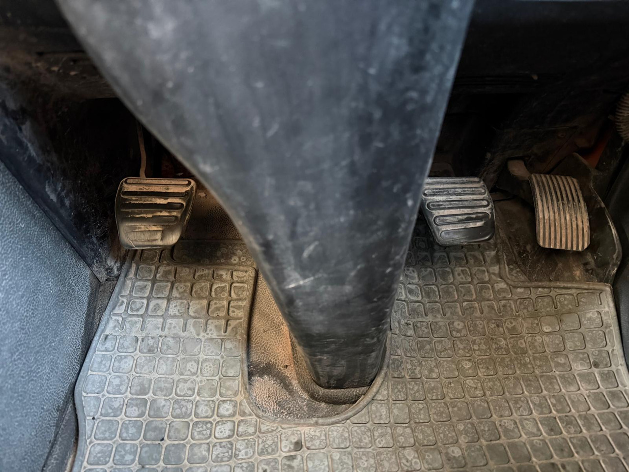 MAN TGS 18.440 Brock SL 280 2 Jumbo S 2 Seiten + HD | 12053 St. - Gatvių šlavimo mašina: foto 3 MAN TGS 18.440 Brock SL 280 2 Jumbo S 2 Seiten + HD | 12053 St. - Gatvių šlavimo mašina: foto 3