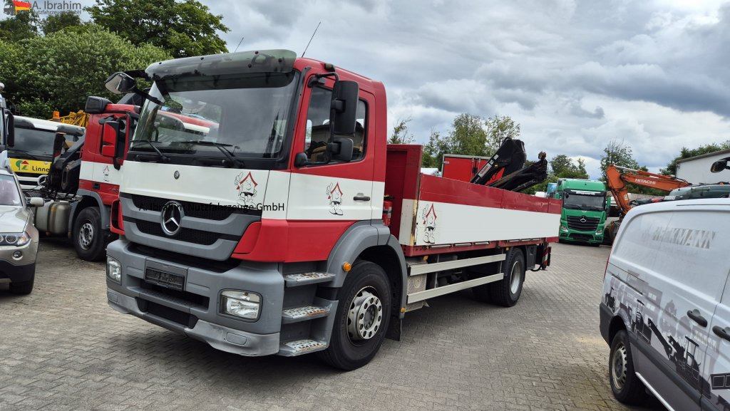 Mercedes-Benz 1829L mit Kran HIAB 111 Hiduo , Funk FB - Platforminis/ Bortinis sunkvežimis, Sunkvežimis su kranu: foto 1 Mercedes-Benz 1829L mit Kran HIAB 111 Hiduo , Funk FB - Platforminis/ Bortinis sunkvežimis, Sunkvežimis su kranu: foto 1
