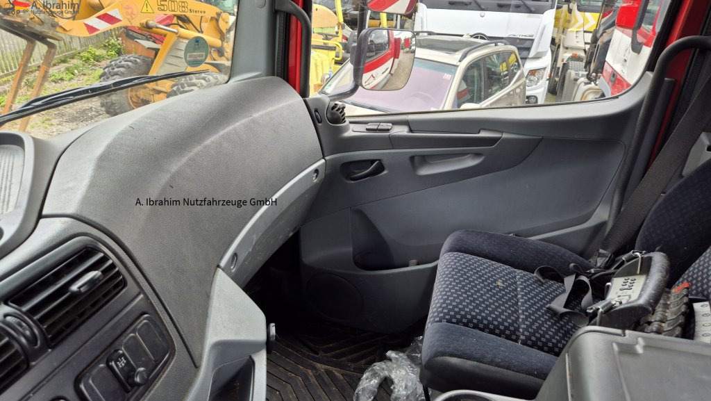 Mercedes-Benz 1829L mit Kran HIAB 111 Hiduo , Funk FB - Platforminis/ Bortinis sunkvežimis, Sunkvežimis su kranu: foto 3 Mercedes-Benz 1829L mit Kran HIAB 111 Hiduo , Funk FB - Platforminis/ Bortinis sunkvežimis, Sunkvežimis su kranu: foto 3