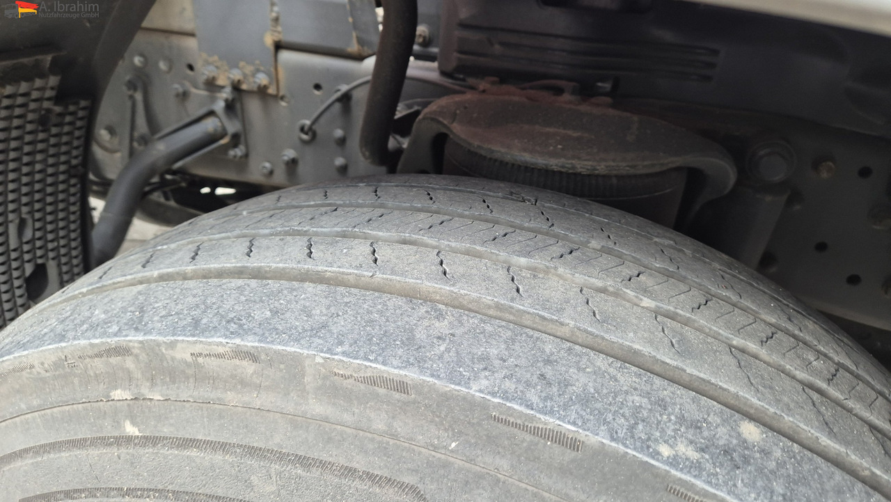 Mercedes-Benz 1833 HIAB Kran, Funk FB Scheckheft gepflegt bei Mercedes - Platforminis/ Bortinis sunkvežimis, Sunkvežimis su kranu: foto 3 Mercedes-Benz 1833 HIAB Kran, Funk FB Scheckheft gepflegt bei Mercedes - Platforminis/ Bortinis sunkvežimis, Sunkvežimis su kranu: foto 3