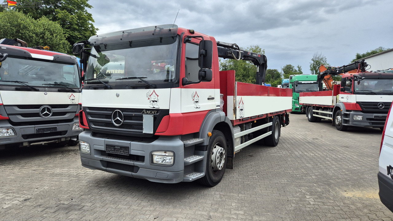 Mercedes-Benz 1833 HIAB Kran, Funk FB Scheckheft gepflegt bei Mercedes - Platforminis/ Bortinis sunkvežimis, Sunkvežimis su kranu: foto 1 Mercedes-Benz 1833 HIAB Kran, Funk FB Scheckheft gepflegt bei Mercedes - Platforminis/ Bortinis sunkvežimis, Sunkvežimis su kranu: foto 1