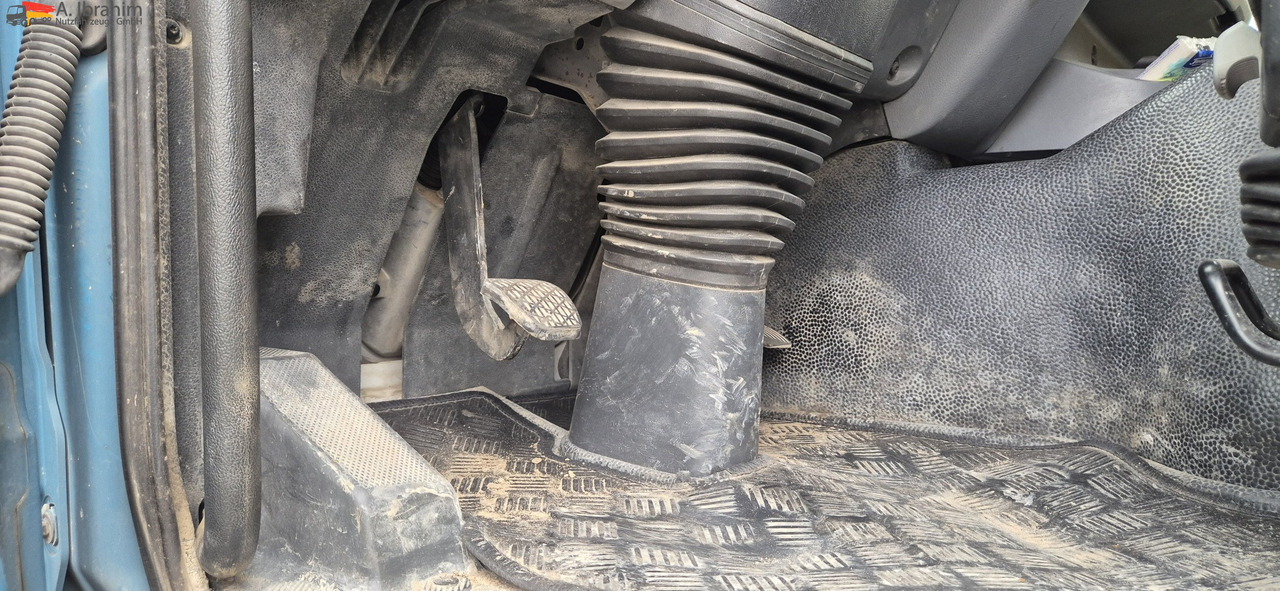 Mercedes-Benz 3241 PM 21-3 Liebherr 7 cbm PUMI Putzmeister Liebherr - Betonvežis su siurbliu: foto 4 Mercedes-Benz 3241 PM 21-3 Liebherr 7 cbm PUMI Putzmeister Liebherr - Betonvežis su siurbliu: foto 4