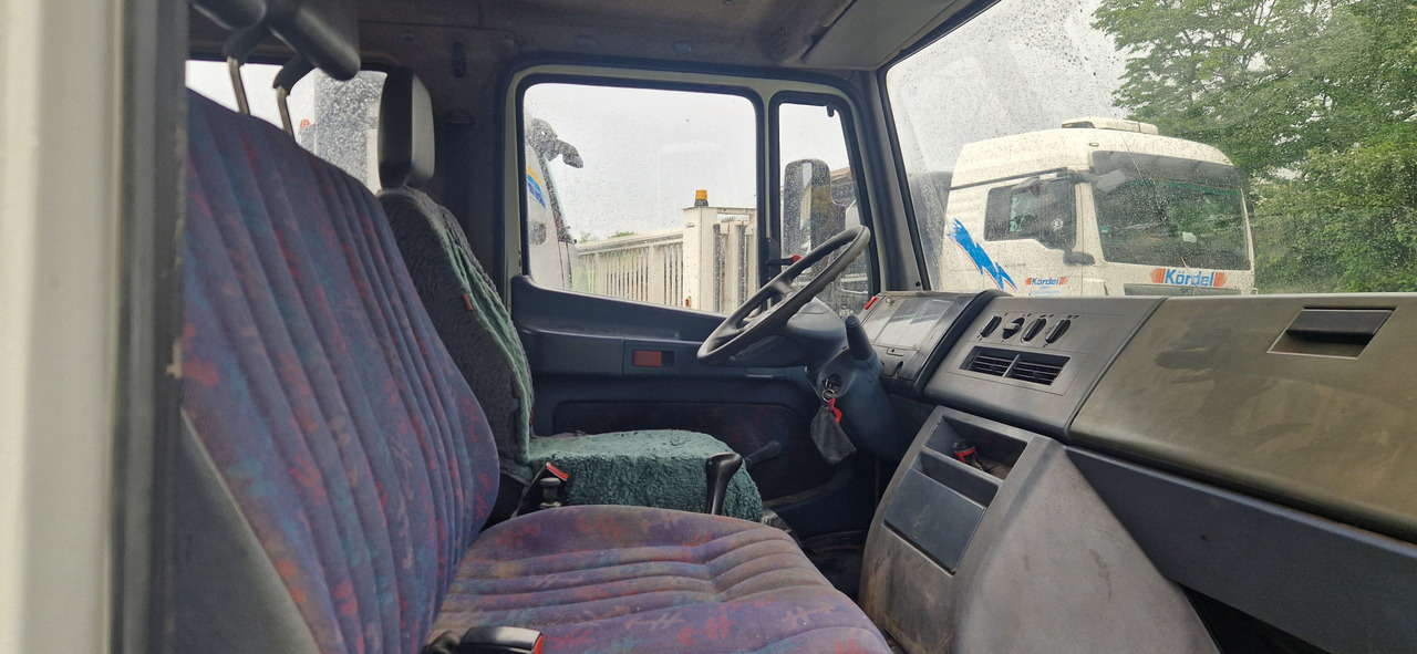 Mercedes-Benz 615D Doka Pritsche, Zustand gut - Bortinis automobilis, Komercinis automobilis su dviguba kabina: foto 2 Mercedes-Benz 615D Doka Pritsche, Zustand gut - Bortinis automobilis, Komercinis automobilis su dviguba kabina: foto 2