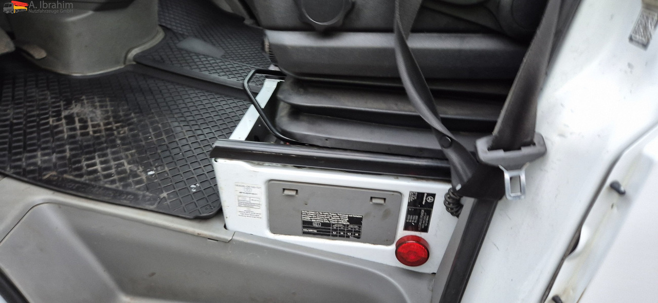 Mercedes-Benz Sprinter DB 319 CDI Automatik, Tempomat, ATM bei 290 tkm - Evakuatorius: foto 4 Mercedes-Benz Sprinter DB 319 CDI Automatik, Tempomat, ATM bei 290 tkm - Evakuatorius: foto 4