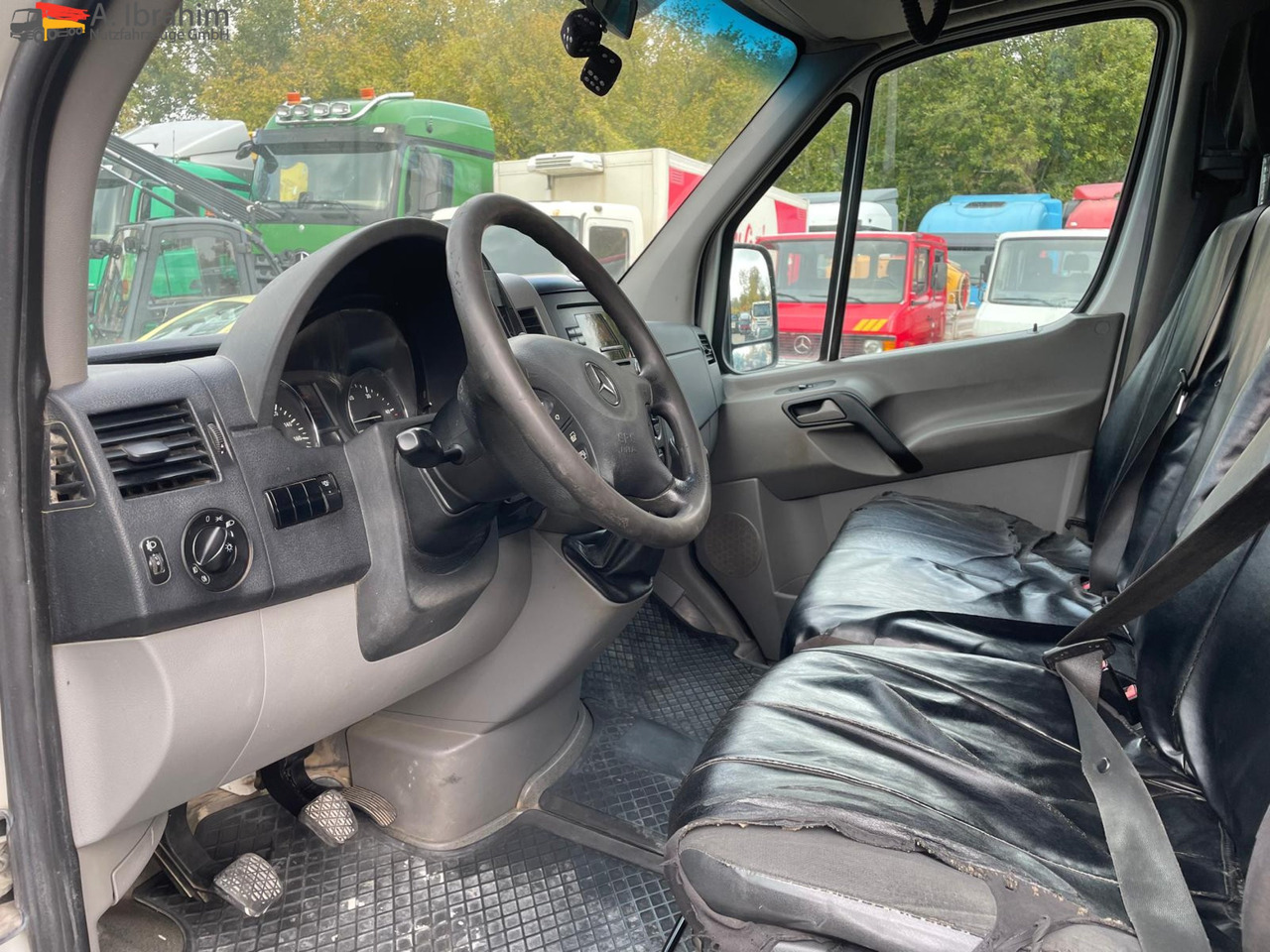 Mercedes-Benz Sprinter DB 319 CDI Geschlossen Kasten | 15 m³ | V6 | 4.5 m Radstand - Krovininis mikroautobusas: foto 3 Mercedes-Benz Sprinter DB 319 CDI Geschlossen Kasten | 15 m³ | V6 | 4.5 m Radstand - Krovininis mikroautobusas: foto 3