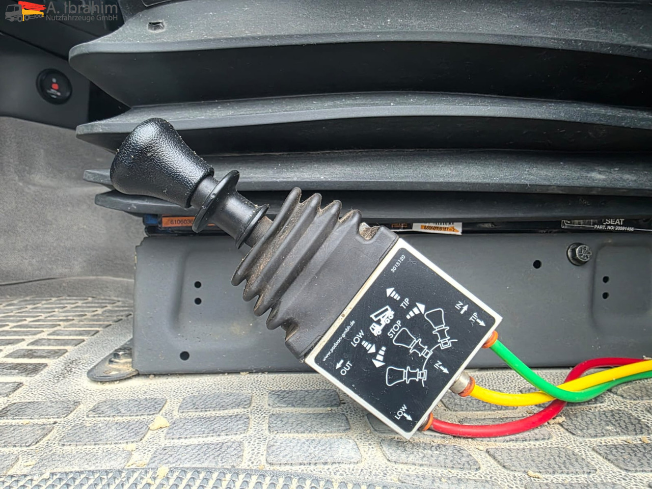 Volvo FH 520 | 6x4 | Schaltgetriebe | Blatt Blatt Klima | Trommelbremse | 3 Pedals - Vilkikas: foto 4 Volvo FH 520 | 6x4 | Schaltgetriebe | Blatt Blatt Klima | Trommelbremse | 3 Pedals - Vilkikas: foto 4