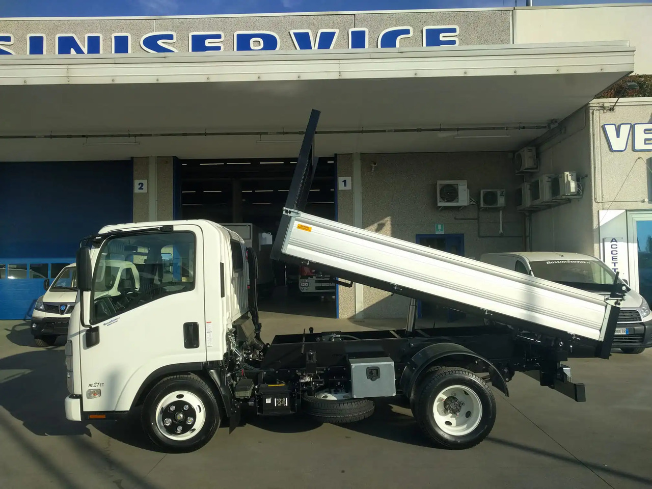 ISUZU NNR M21 T - Mažas savivartis: foto 5 ISUZU NNR M21 T - Mažas savivartis: foto 5
