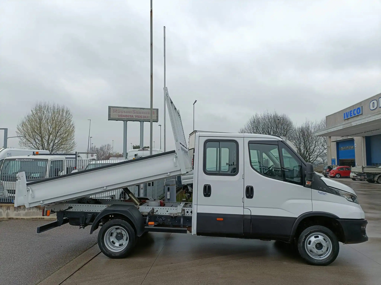IVECO DAILY 35C14 DOPPIA CABINA RIBALTABILE 2.3 - Mažas savivartis: foto 3 IVECO DAILY 35C14 DOPPIA CABINA RIBALTABILE 2.3 - Mažas savivartis: foto 3
