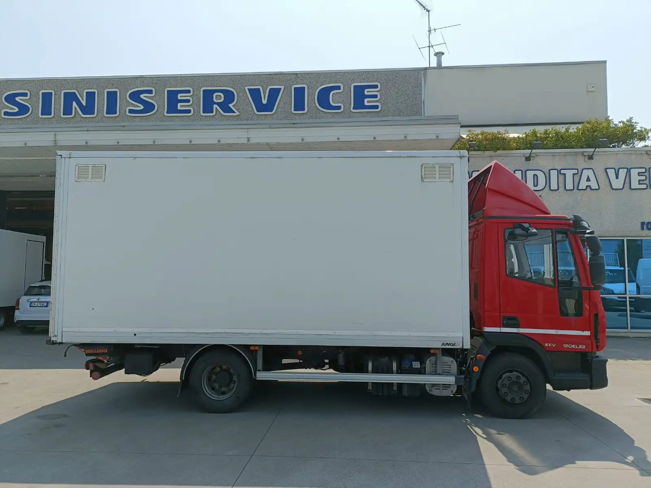 IVECO EUROCARGO 120EL22 - Furgonas sunkvežimis: foto 4 IVECO EUROCARGO 120EL22 - Furgonas sunkvežimis: foto 4