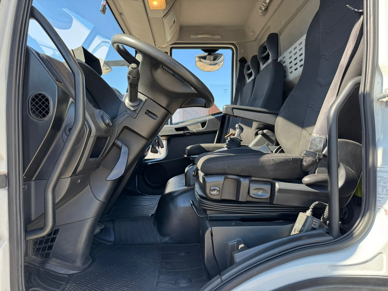 IVECO EUROCARGO 140E28P - Tentinis sunkvežimis: foto 3 IVECO EUROCARGO 140E28P - Tentinis sunkvežimis: foto 3