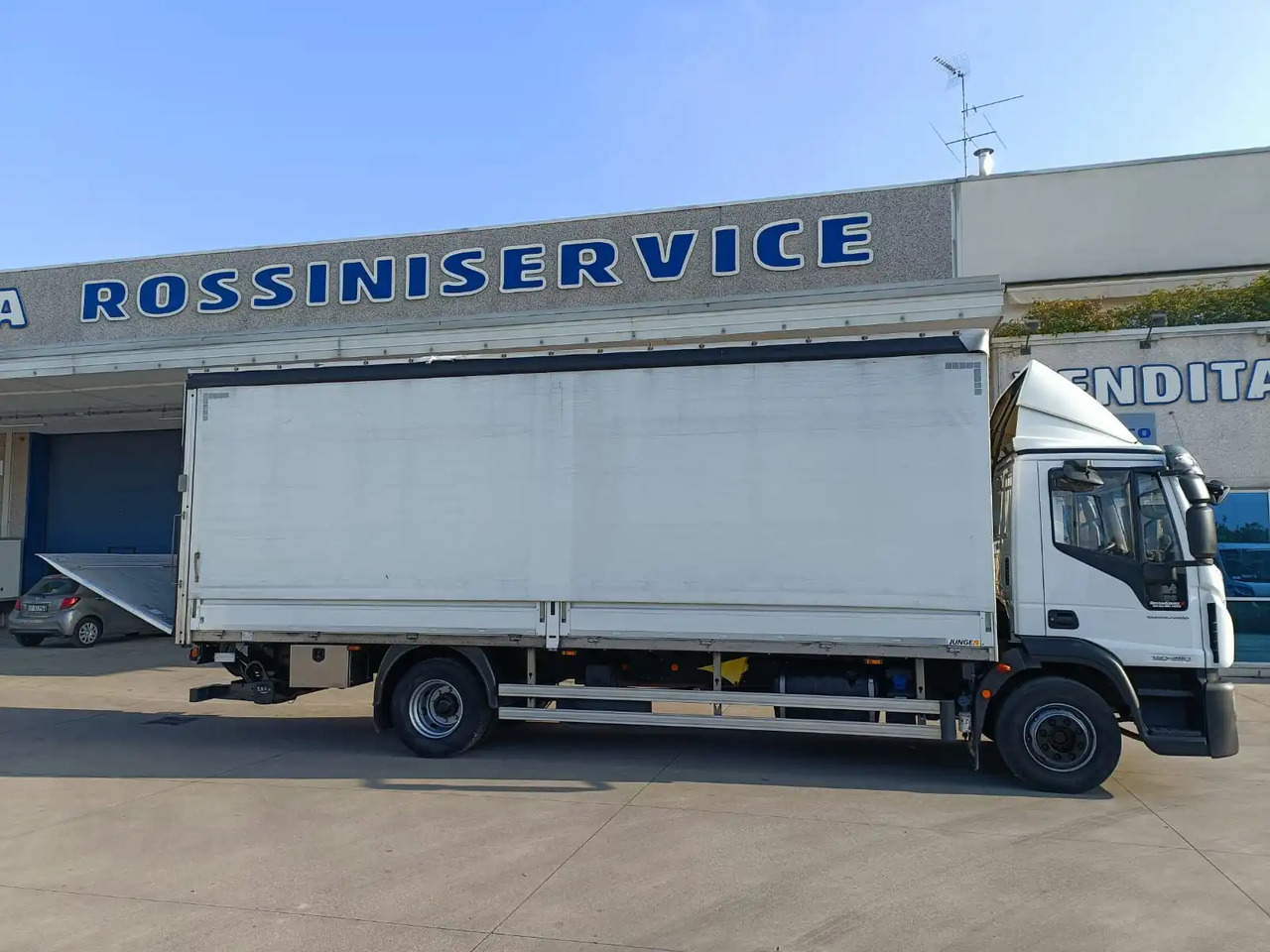 IVECO EUROCARGO 140E28P - Tentinis sunkvežimis: foto 3 IVECO EUROCARGO 140E28P - Tentinis sunkvežimis: foto 3