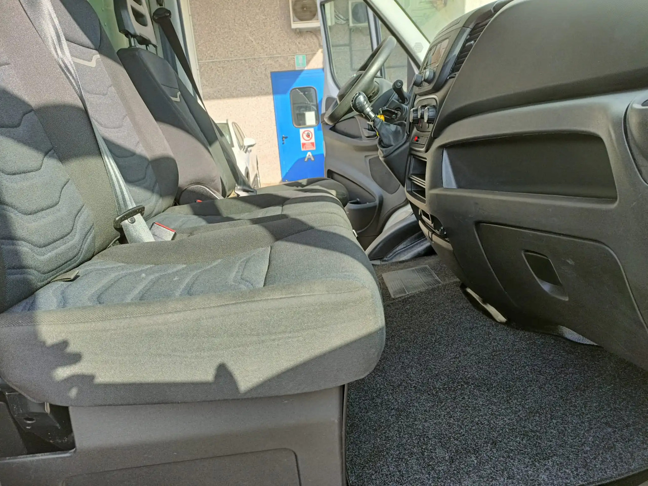 IVECO DAILY 35C14 - Komercinis automobilis: foto 2 IVECO DAILY 35C14 - Komercinis automobilis: foto 2