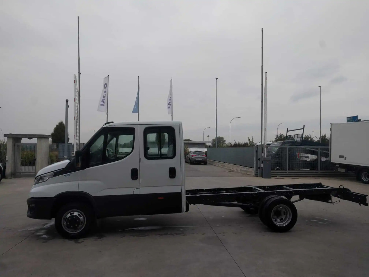 IVECO DAILY 35C18 DOPPIA CABINA 7 POSTI - Komercinis automobilis: foto 3 IVECO DAILY 35C18 DOPPIA CABINA 7 POSTI - Komercinis automobilis: foto 3
