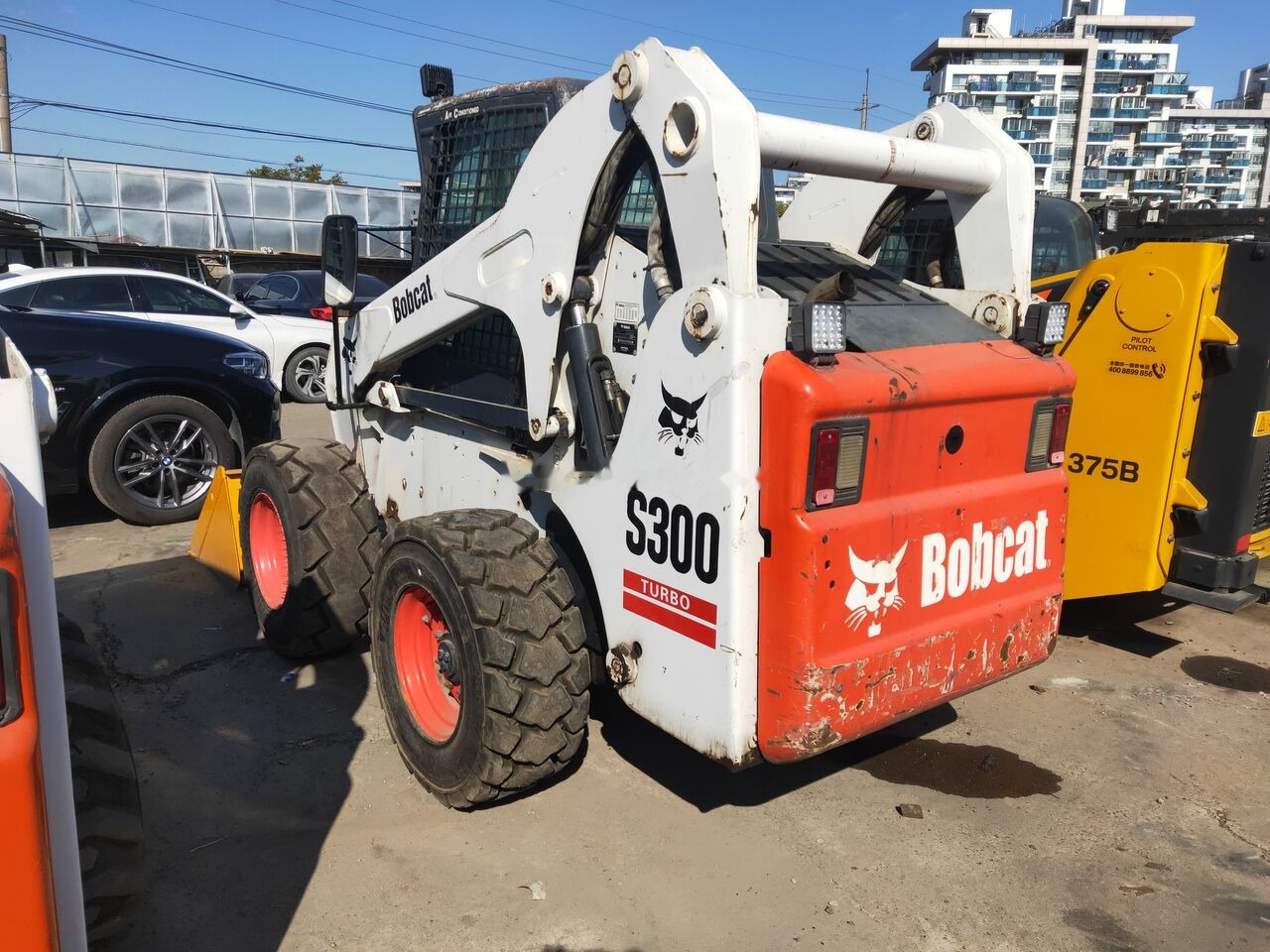 Bobcat S300 - Mini krautuvas: foto 1 Bobcat S300 - Mini krautuvas: foto 1