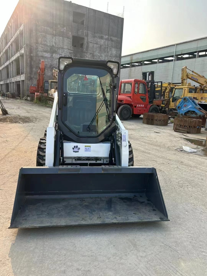 Bobcat S450 - Mini krautuvas: foto 1 Bobcat S450 - Mini krautuvas: foto 1
