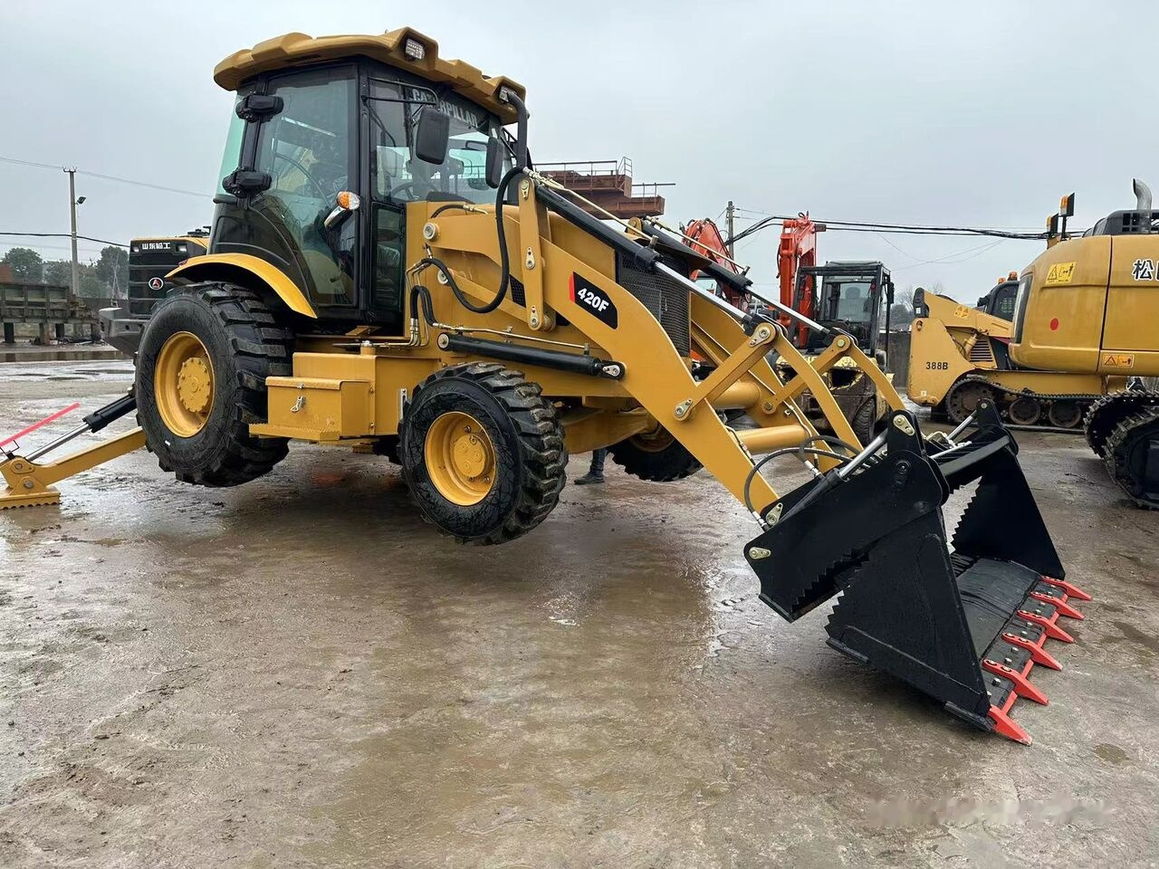 Caterpillar 420F - Ekskavatorius-krautuvas: foto 1 Caterpillar 420F - Ekskavatorius-krautuvas: foto 1