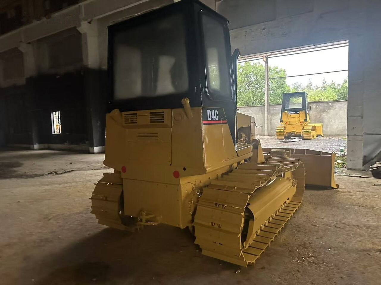 Caterpillar D4C - Buldozeris: foto 3 Caterpillar D4C - Buldozeris: foto 3