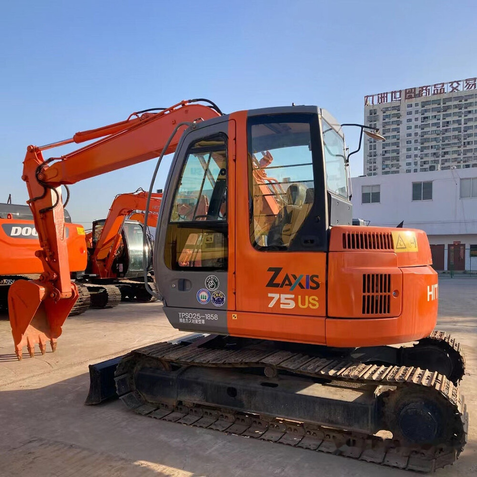 Hitachi ZX75US - Vikšrinis ekskavatorius: foto 2 Hitachi ZX75US - Vikšrinis ekskavatorius: foto 2
