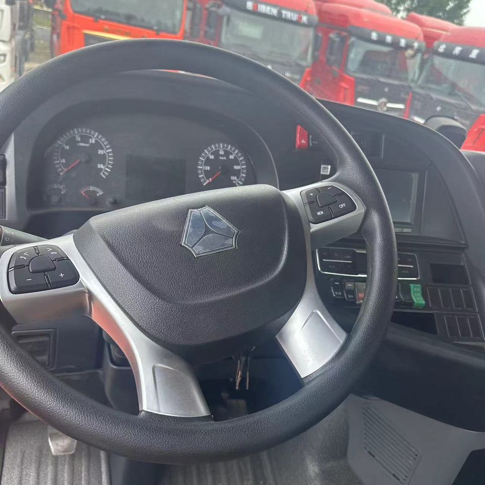 Sinotruk  - Vilkikas: foto 1 Sinotruk  - Vilkikas: foto 1