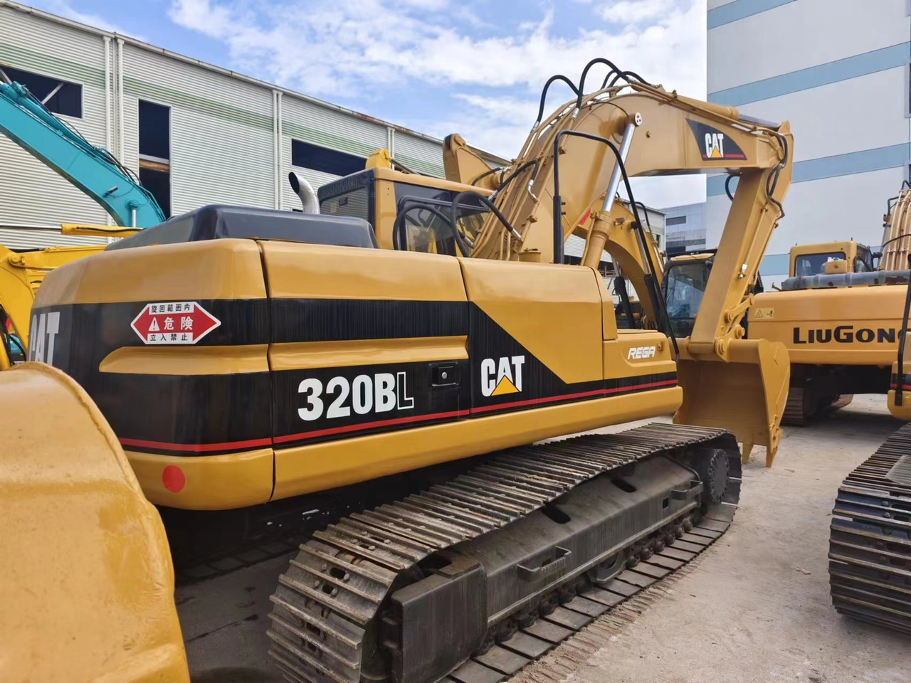 CATERPILLAR 320BL - Vikšrinis ekskavatorius: foto 1 CATERPILLAR 320BL - Vikšrinis ekskavatorius: foto 1
