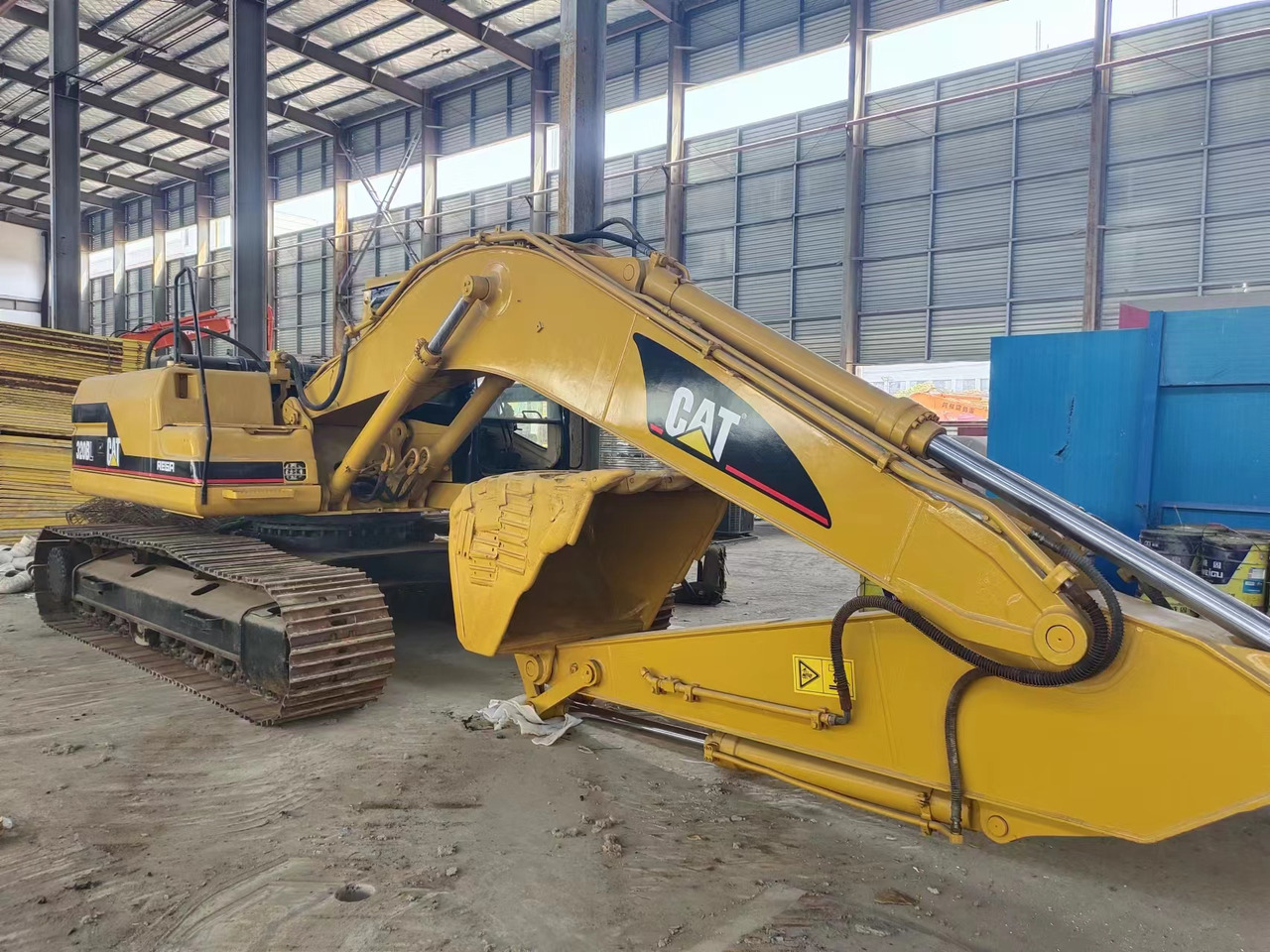 CATERPILLAR 320BL - Vikšrinis ekskavatorius: foto 3 CATERPILLAR 320BL - Vikšrinis ekskavatorius: foto 3