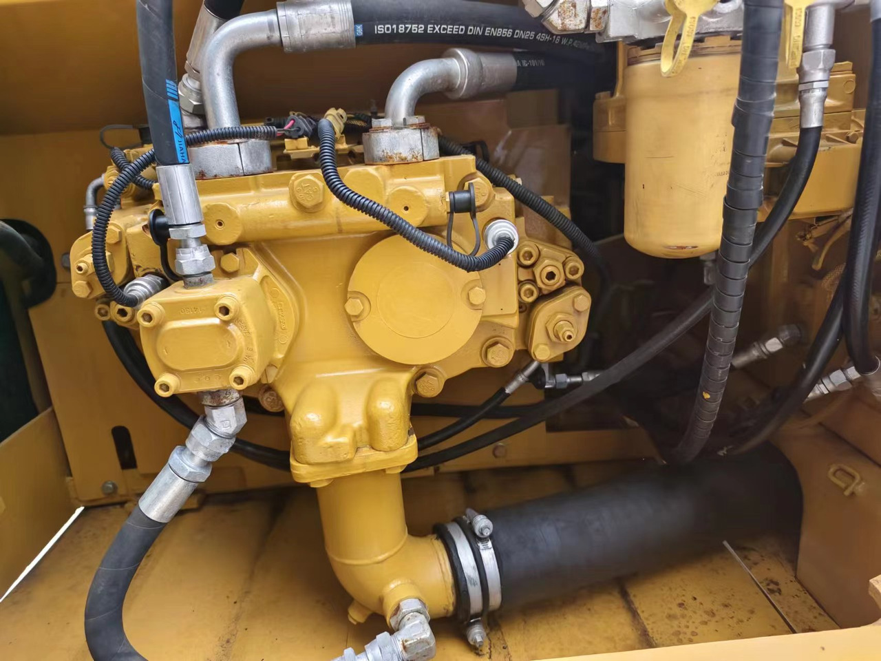 CATERPILLAR 320D - Vikšrinis ekskavatorius: foto 5 CATERPILLAR 320D - Vikšrinis ekskavatorius: foto 5