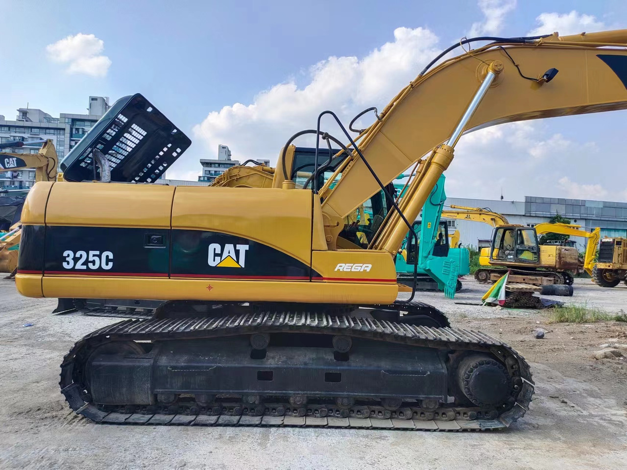 CATERPILLAR 325C - Vikšrinis ekskavatorius: foto 3 CATERPILLAR 325C - Vikšrinis ekskavatorius: foto 3