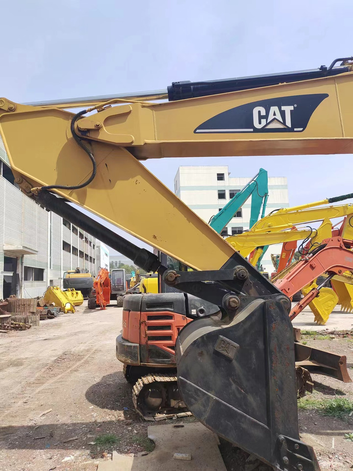 CATERPILLAR 325C - Vikšrinis ekskavatorius: foto 4 CATERPILLAR 325C - Vikšrinis ekskavatorius: foto 4