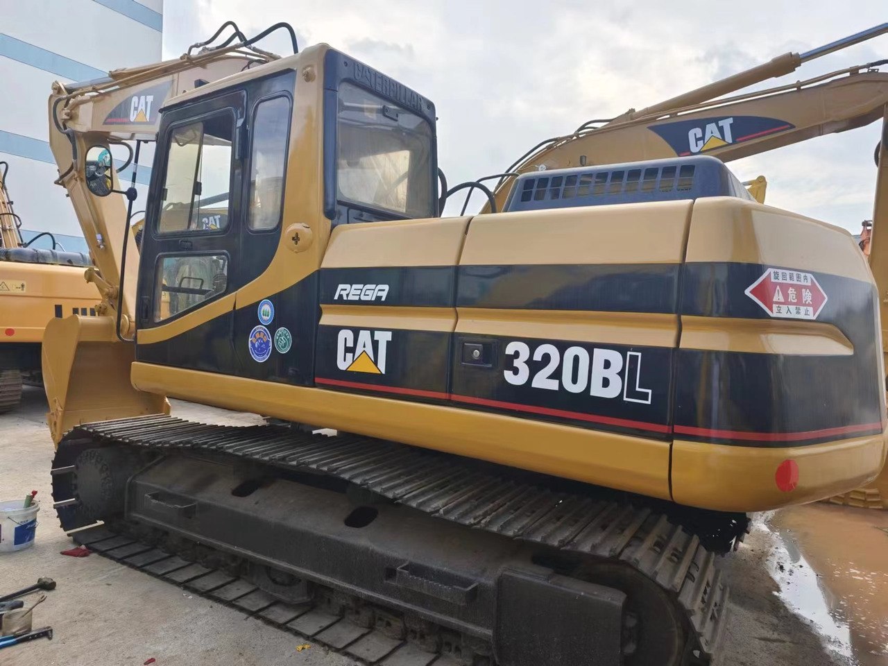 CATERPILLAR CAT 320BL - Vikšrinis ekskavatorius: foto 1 CATERPILLAR CAT 320BL - Vikšrinis ekskavatorius: foto 1