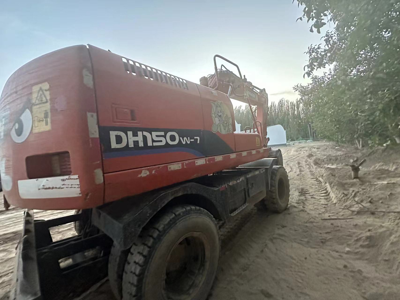 DOOSAN DH150W-7 - Ratinis ekskavatorius: foto 2 DOOSAN DH150W-7 - Ratinis ekskavatorius: foto 2