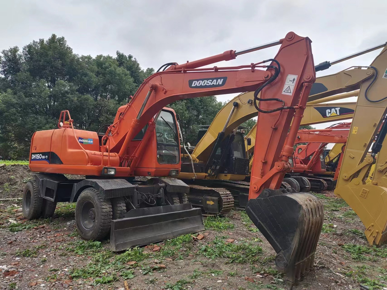 DOOSAN DH150W-7 - Ratinis ekskavatorius: foto 1 DOOSAN DH150W-7 - Ratinis ekskavatorius: foto 1