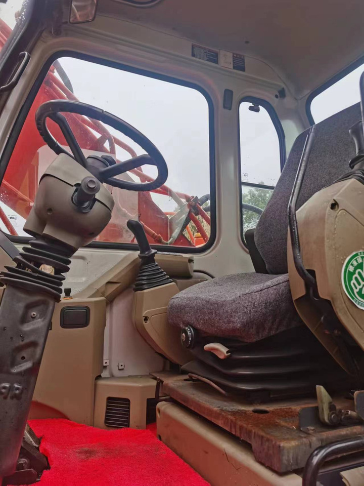 DOOSAN DH150W-7 - Ratinis ekskavatorius: foto 3 DOOSAN DH150W-7 - Ratinis ekskavatorius: foto 3