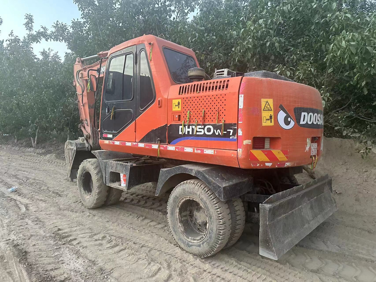 DOOSAN DH150W-7 - Ratinis ekskavatorius: foto 1 DOOSAN DH150W-7 - Ratinis ekskavatorius: foto 1