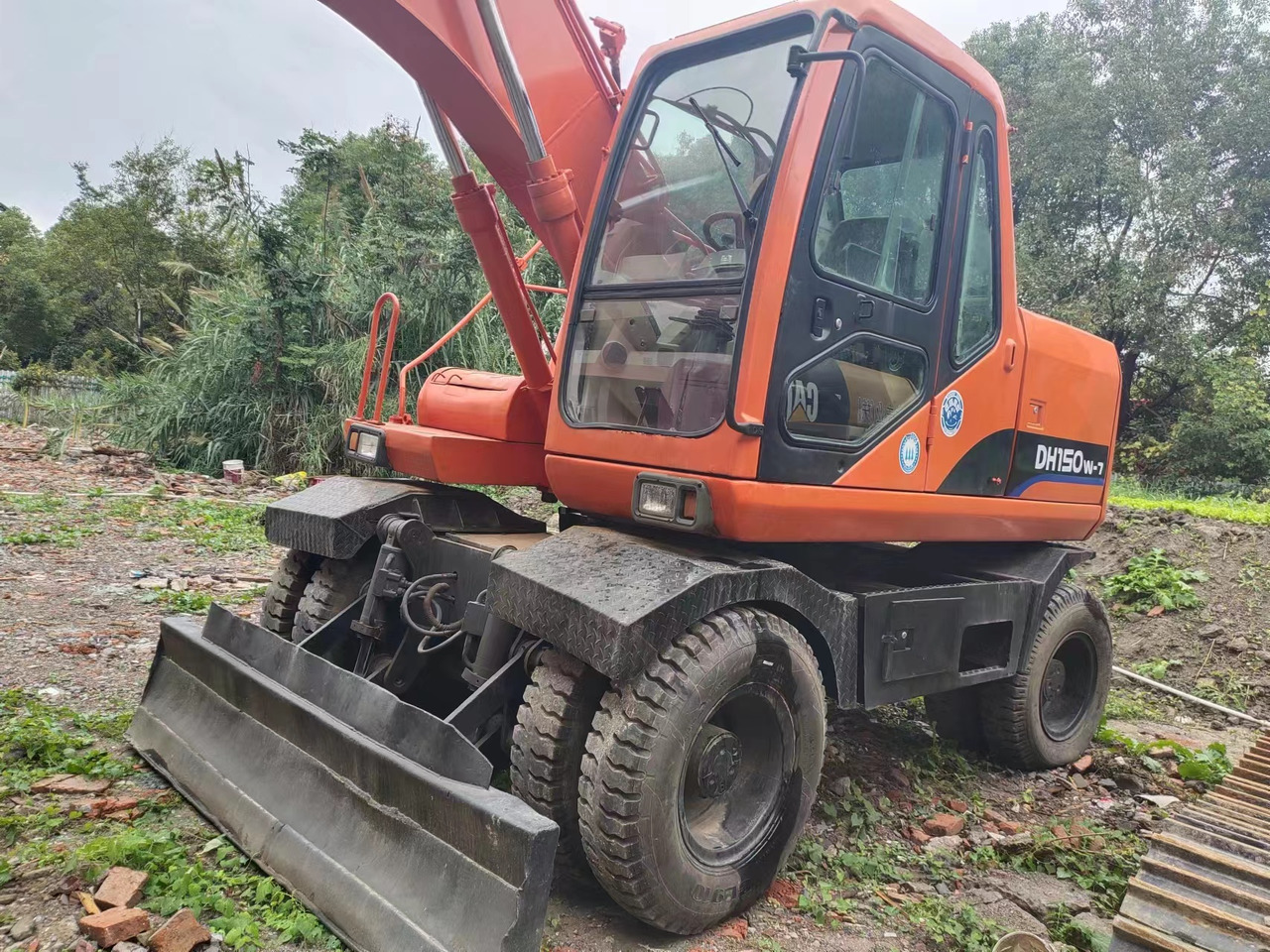 DOOSAN DH150W-7 - Ratinis ekskavatorius: foto 3 DOOSAN DH150W-7 - Ratinis ekskavatorius: foto 3