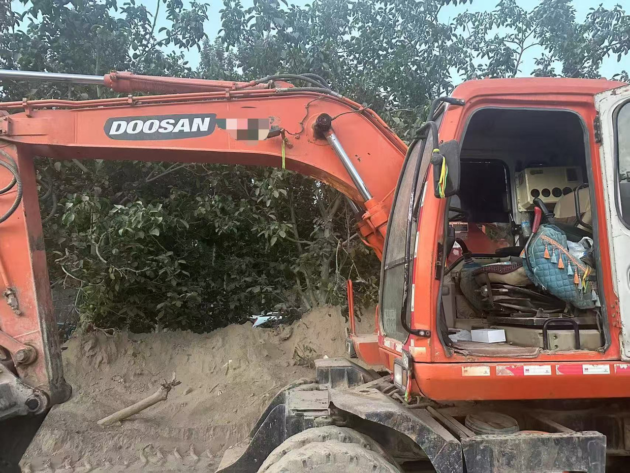 DOOSAN DH150W-7 - Ratinis ekskavatorius: foto 3 DOOSAN DH150W-7 - Ratinis ekskavatorius: foto 3
