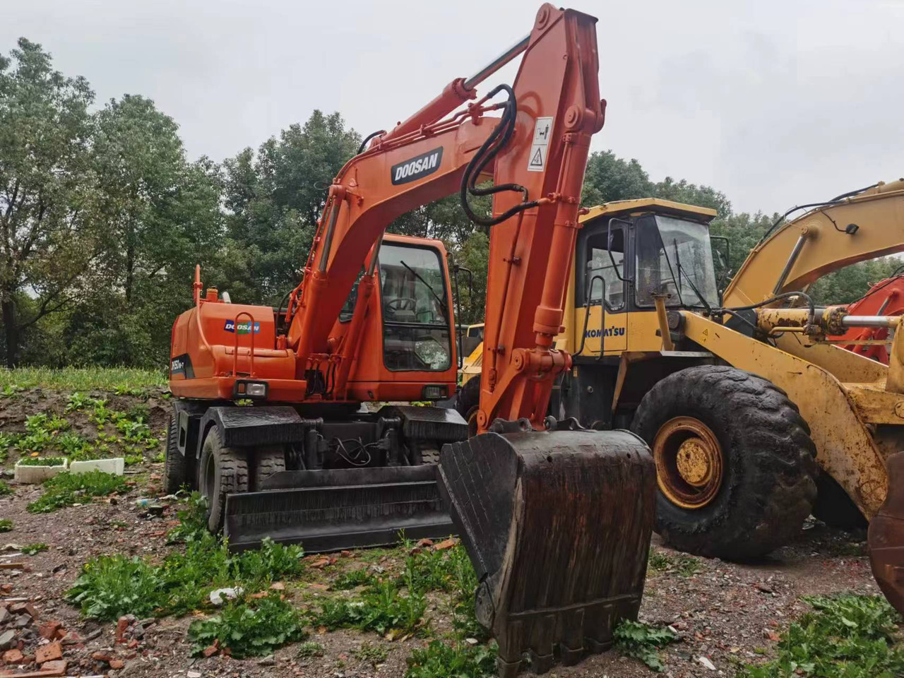 DOOSAN DH150W-7 - Ratinis ekskavatorius: foto 1 DOOSAN DH150W-7 - Ratinis ekskavatorius: foto 1