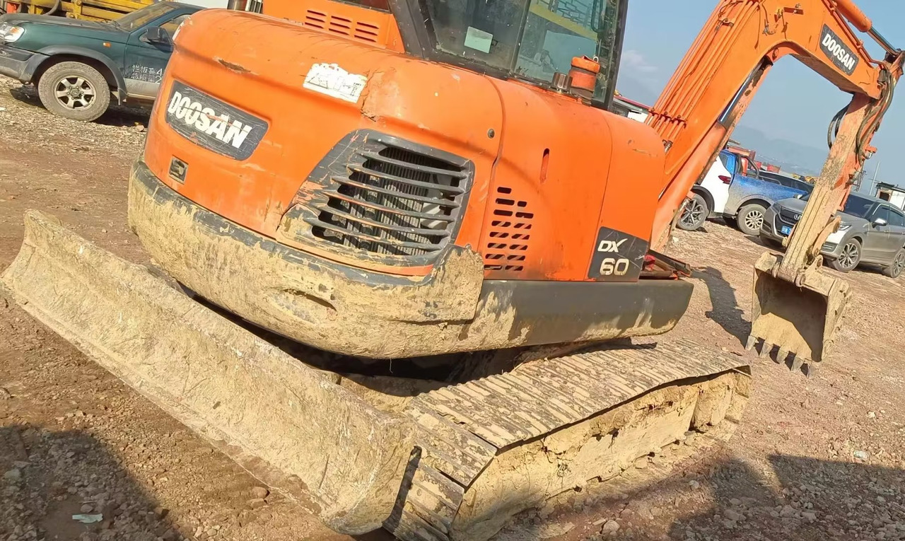 DOOSAN dx60 - Mini ekskavatorius: foto 3 DOOSAN dx60 - Mini ekskavatorius: foto 3