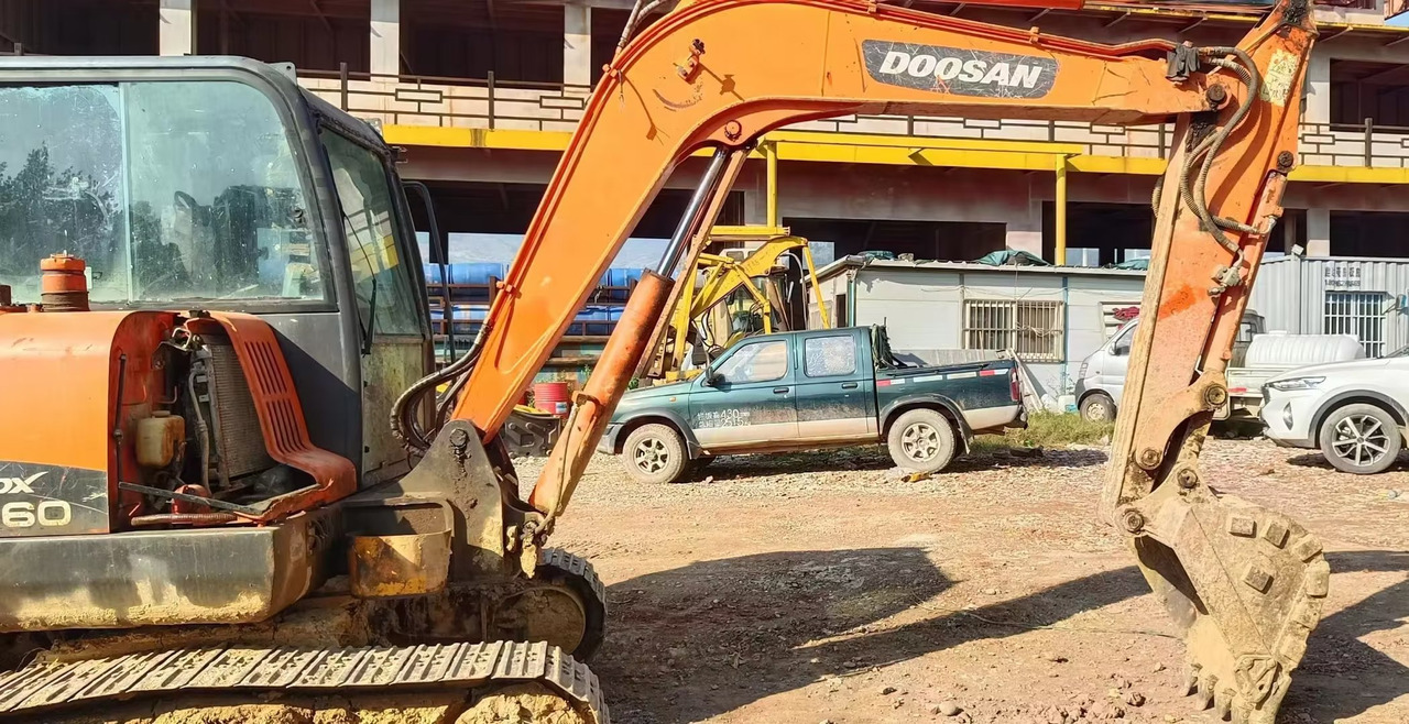 DOOSAN dx60 - Mini ekskavatorius: foto 2 DOOSAN dx60 - Mini ekskavatorius: foto 2