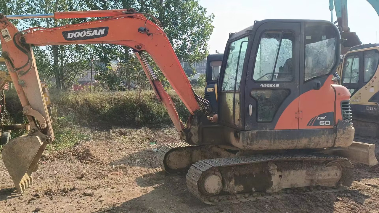 DOOSAN dx60 - Mini ekskavatorius: foto 1 DOOSAN dx60 - Mini ekskavatorius: foto 1