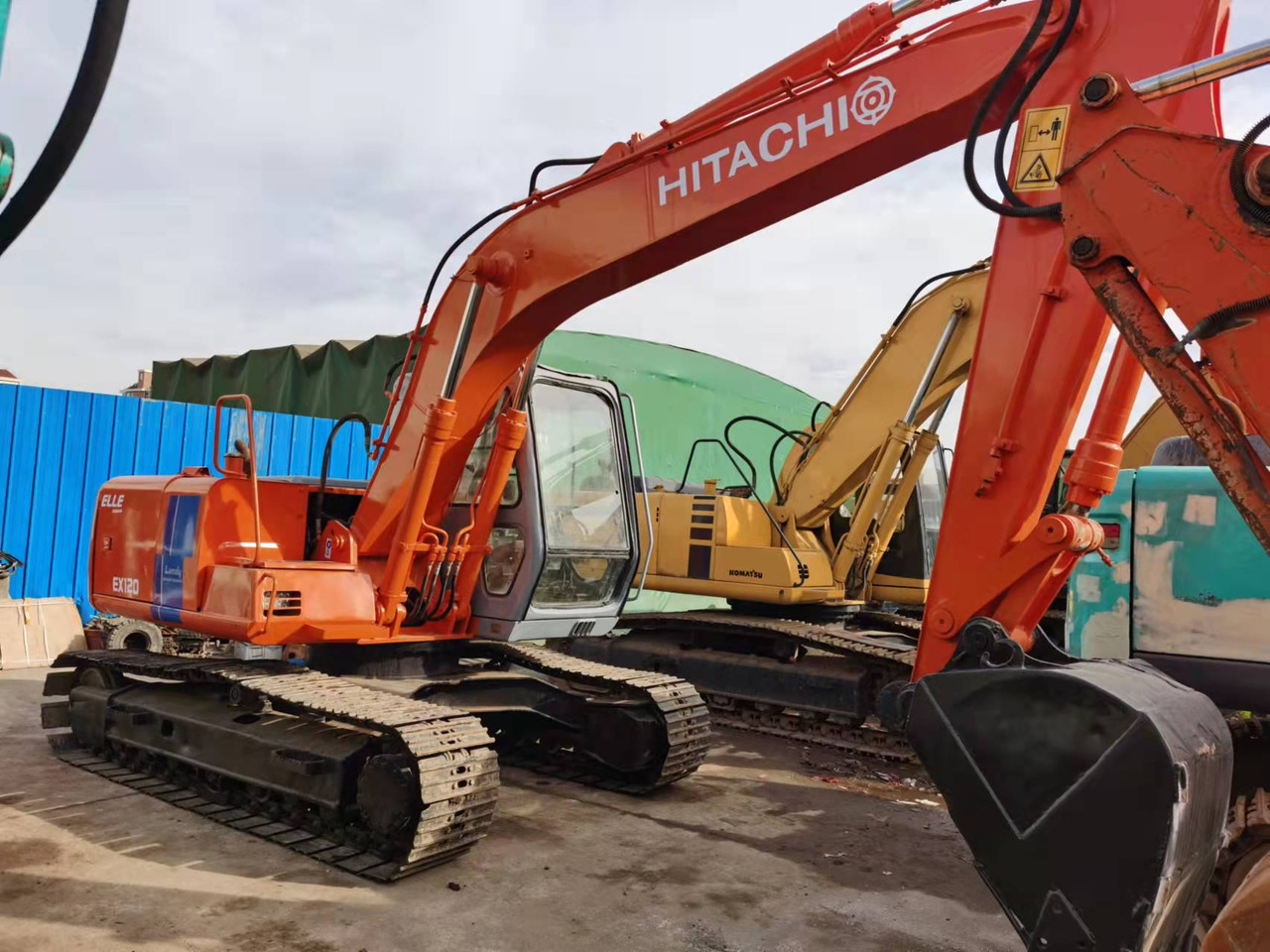 HITACHI EX120-2 - Vikšrinis ekskavatorius: foto 1 HITACHI EX120-2 - Vikšrinis ekskavatorius: foto 1