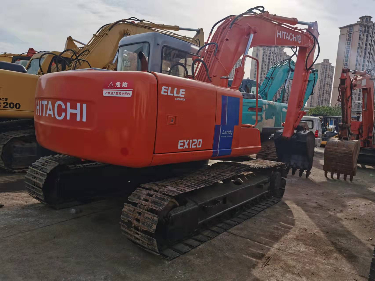 HITACHI EX120-2 - Vikšrinis ekskavatorius: foto 2 HITACHI EX120-2 - Vikšrinis ekskavatorius: foto 2