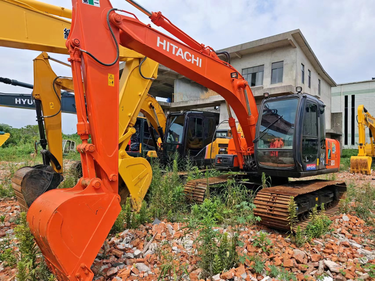 HITACHI EX120-5 - Vikšrinis ekskavatorius: foto 1 HITACHI EX120-5 - Vikšrinis ekskavatorius: foto 1