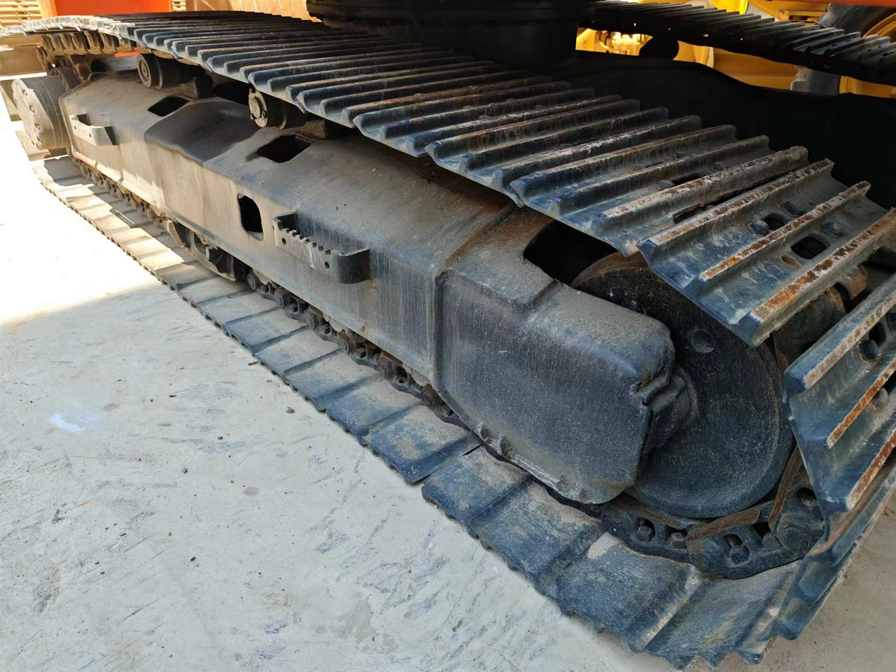 HITACHI EX200-5 - Vikšrinis ekskavatorius: foto 5 HITACHI EX200-5 - Vikšrinis ekskavatorius: foto 5