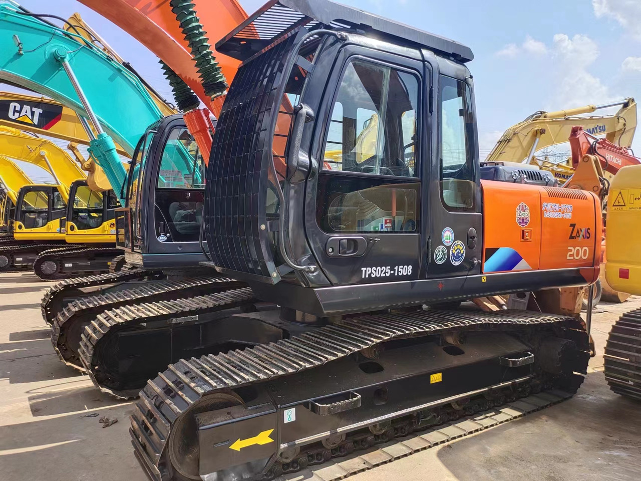 HITACHI ZX200 - Vikšrinis ekskavatorius: foto 1 HITACHI ZX200 - Vikšrinis ekskavatorius: foto 1