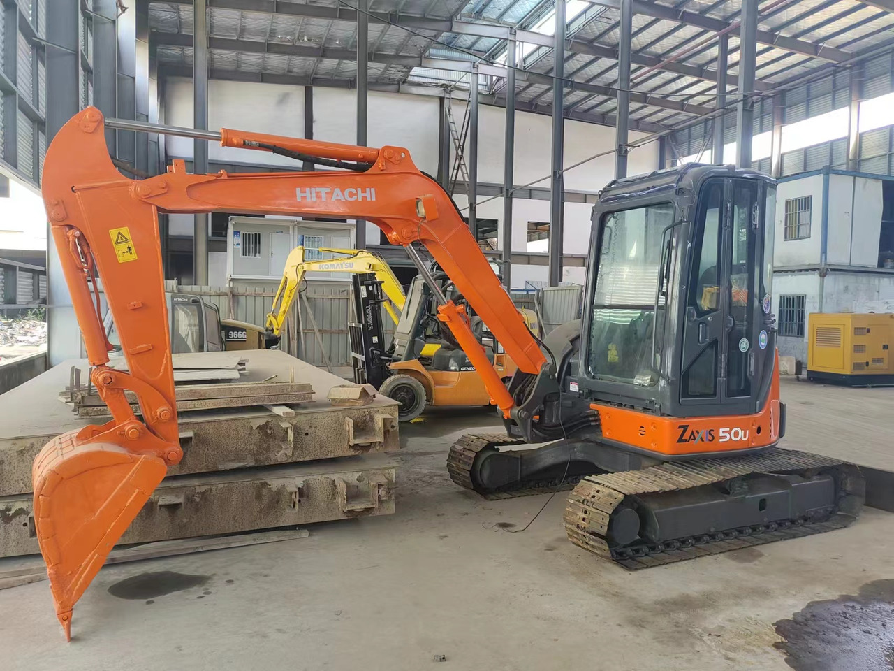 HITACHI ZX50U - Mini ekskavatorius: foto 1 HITACHI ZX50U - Mini ekskavatorius: foto 1