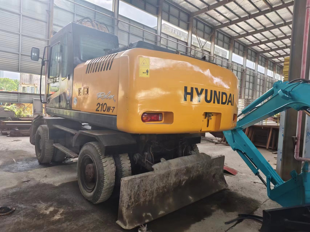 HYUNDAI 210W-7 - Ratinis ekskavatorius: foto 4 HYUNDAI 210W-7 - Ratinis ekskavatorius: foto 4