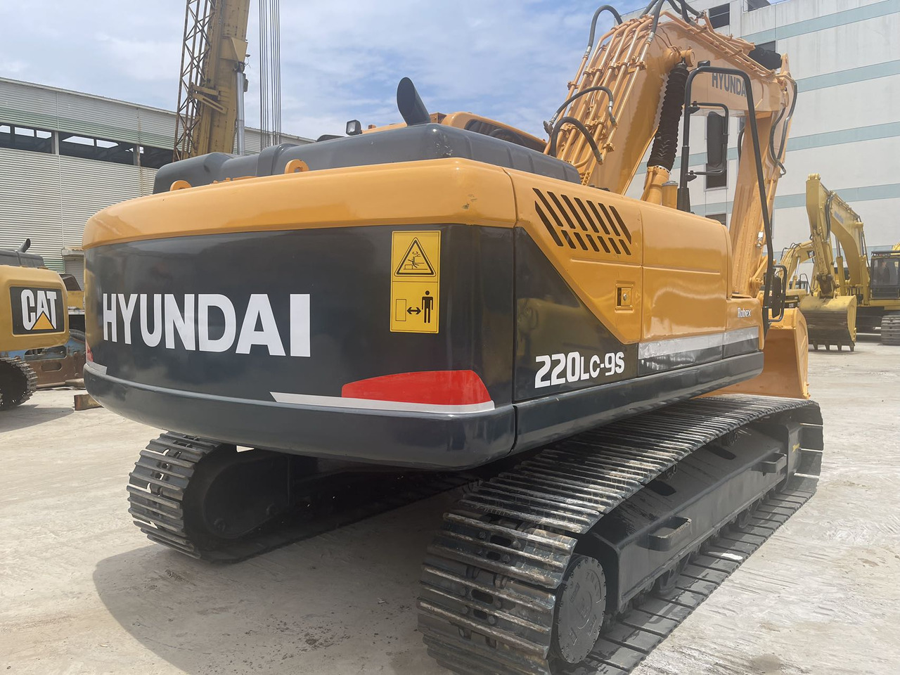 HYUNDAI 220LC-9S - Vikšrinis ekskavatorius: foto 1 HYUNDAI 220LC-9S - Vikšrinis ekskavatorius: foto 1