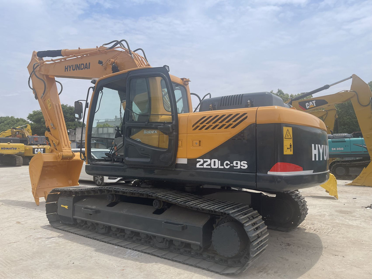 HYUNDAI 220LC-9S - Vikšrinis ekskavatorius: foto 2 HYUNDAI 220LC-9S - Vikšrinis ekskavatorius: foto 2