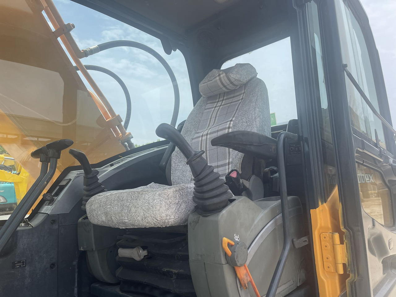 HYUNDAI 220LC-9S - Vikšrinis ekskavatorius: foto 5 HYUNDAI 220LC-9S - Vikšrinis ekskavatorius: foto 5